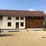 Des Buis De L'ain Vakantiehuis Groslee