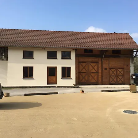 Des Buis De L'ain Casa de Férias Groslee