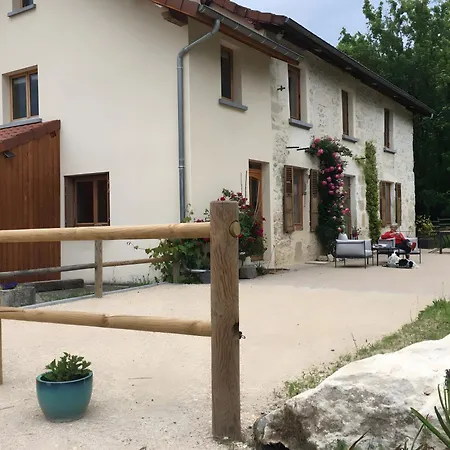 Des Buis De L'ain Landhuis *