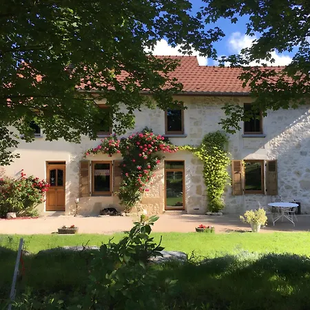 Сasa de vacaciones Des Buis De L'ain